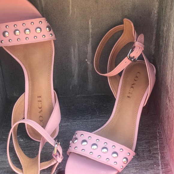๐ Coach Paige Studded Mid Heel Size 8 - Picture 2 of 7